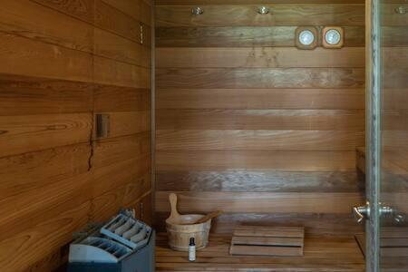 Cozy 2 Bedroom Cabin Nestled In Wooded Hideaway Monterey Exterior photo