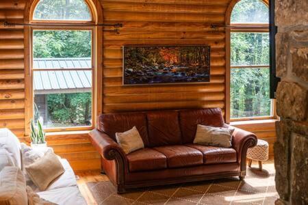 Cozy 2 Bedroom Cabin Nestled In Wooded Hideaway Monterey Exterior photo