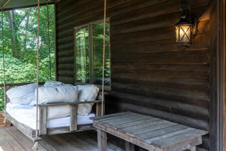 Cozy 2 Bedroom Cabin Nestled In Wooded Hideaway Monterey Exterior photo