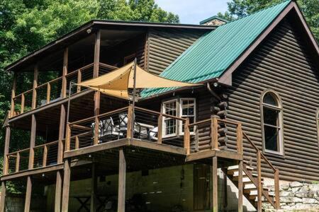 Cozy 2 Bedroom Cabin Nestled In Wooded Hideaway Monterey Exterior photo