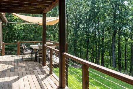 Cozy 2 Bedroom Cabin Nestled In Wooded Hideaway Monterey Exterior photo